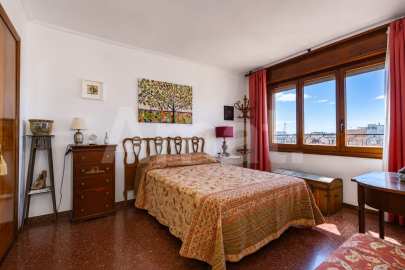 East-facing apartment with balcony and views, in Esquerra Eixample -4