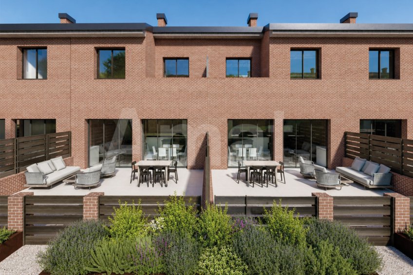 AP BEGUES -Casa adosada nueva con jardín de 40m2