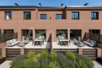 AP BEGUES -Casa adosada nueva con jardín de 40m2