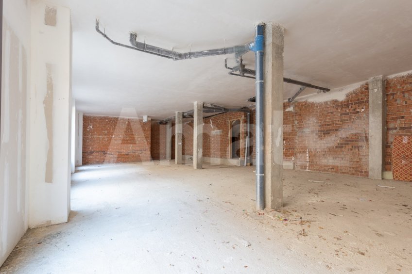 Opportunity! Central commercial premises to boost your business