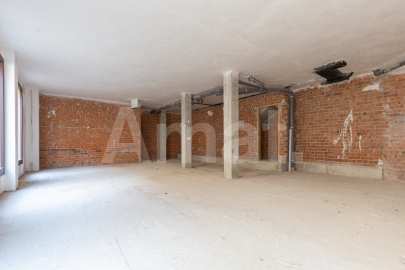 Opportunity! Central commercial premises to boost your business -13