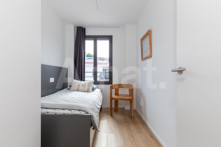 Piso nuevo con terraza, piscina y parking -12
