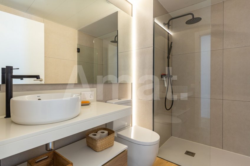Piso nuevo con terraza, piscina y parking -16