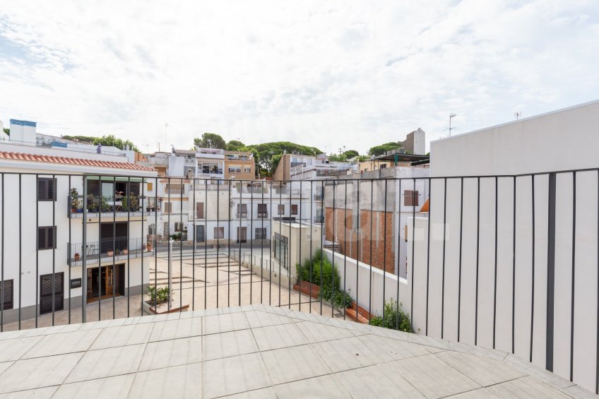 Piso nuevo con terraza, piscina y parking -29