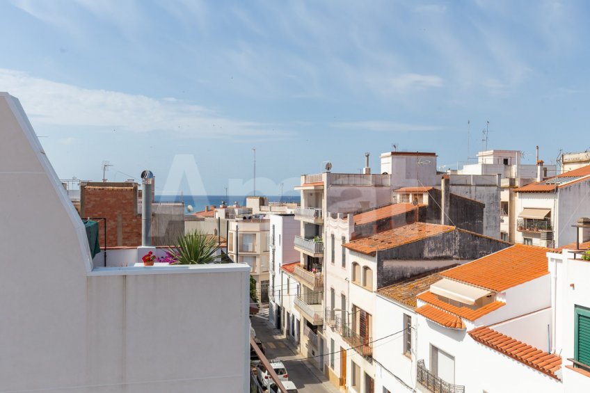 Piso nuevo con terraza, piscina y parking -33