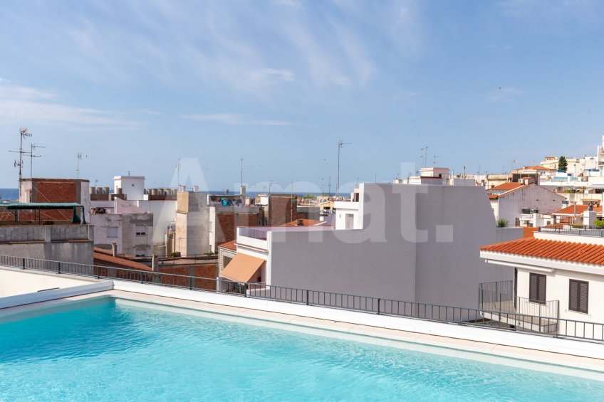Piso nuevo con terraza, piscina y parking -36