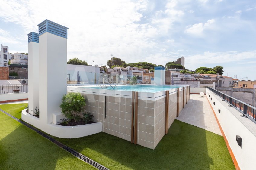 Piso nuevo con terraza, piscina y parking -39
