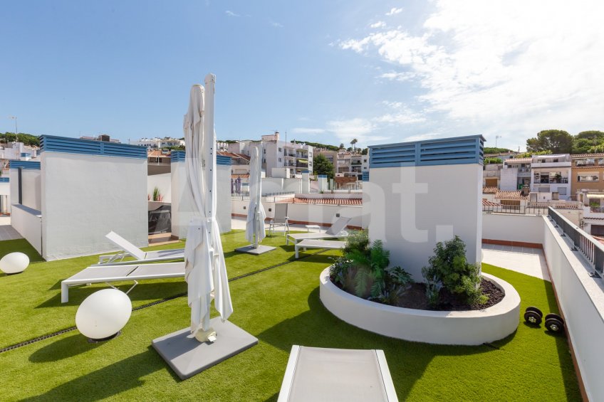 Piso nuevo con terraza, piscina y parking -42