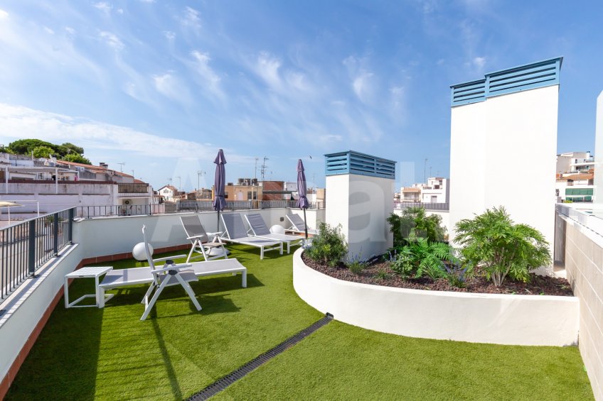 Piso nuevo con terraza, piscina y parking -43