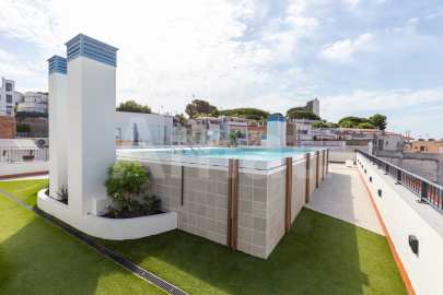 Piso nuevo con terraza, piscina y parking -39