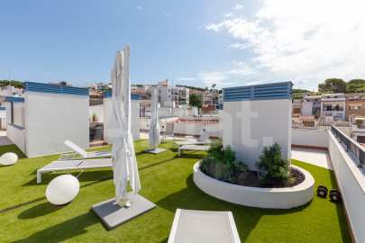 Piso nuevo con terraza, piscina y parking -42
