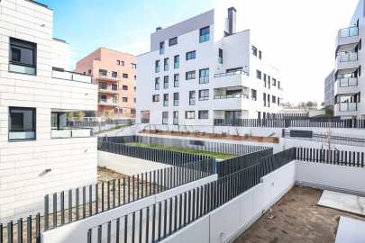 Lluminós pis amb terrassa i piscina a Vollpelleres -13