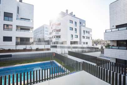 Lluminós pis amb terrassa i piscina a Vollpelleres -5