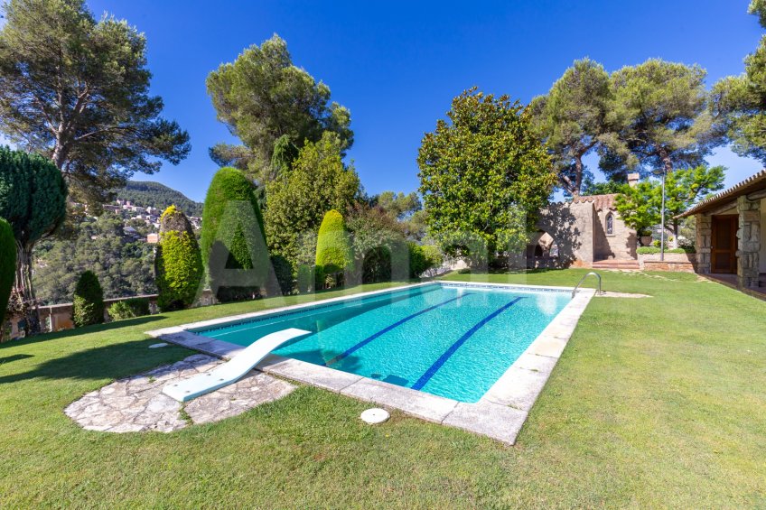 Exclusiva Villa con Masía más 3 viviendas y vistas panorámicas -104
