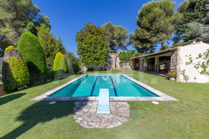 Exclusiva Villa con Masía más 3 viviendas y vistas panorámicas -105