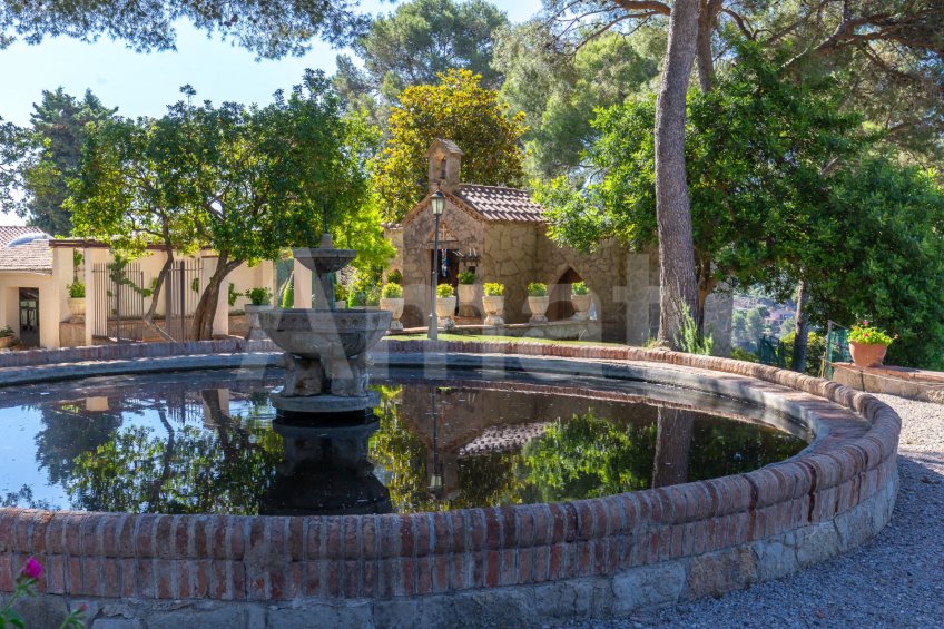 Exclusiva Villa con Masía más 3 viviendas y vistas panorámicas -106