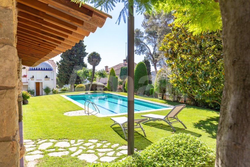 Exclusiva Villa con Masía más 3 viviendas y vistas panorámicas -108