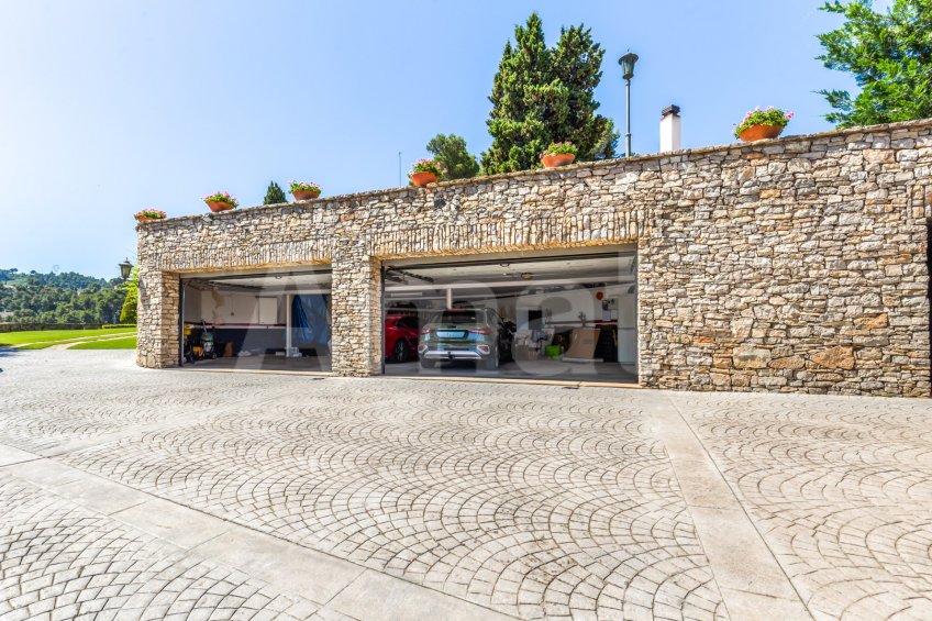Exclusiva Villa con Masía más 3 viviendas y vistas panorámicas -116