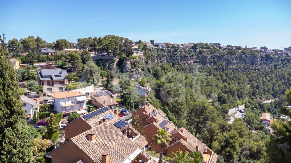 Exclusiva Villa con Masía más 3 viviendas y vistas panorámicas -19