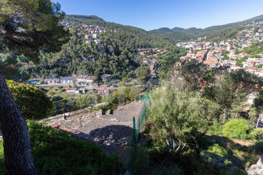 Exclusiva Villa con Masía más 3 viviendas y vistas panorámicas -24