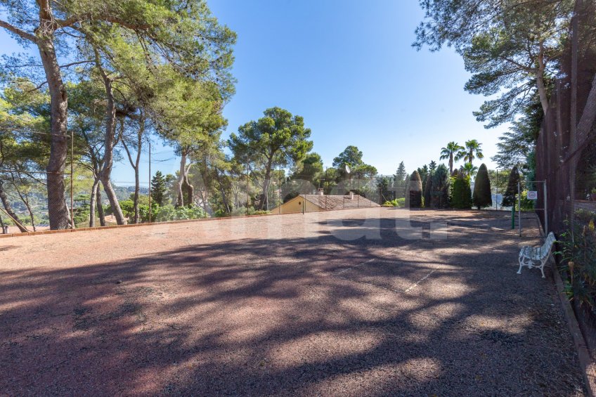 Exclusiva Villa con Masía más 3 viviendas y vistas panorámicas -28