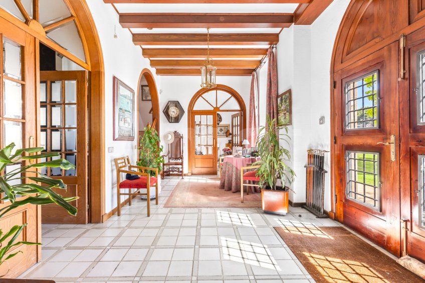 Exclusiva Villa con Masía más 3 viviendas y vistas panorámicas -60