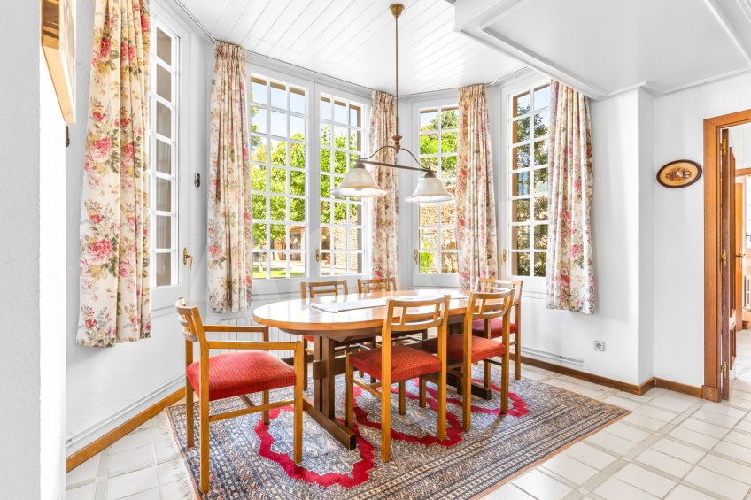 Exclusiva Villa con Masía más 3 viviendas y vistas panorámicas -63