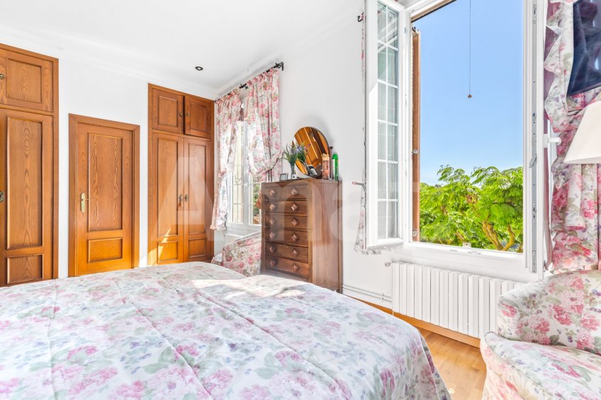 Exclusiva Villa con Masía más 3 viviendas y vistas panorámicas -67