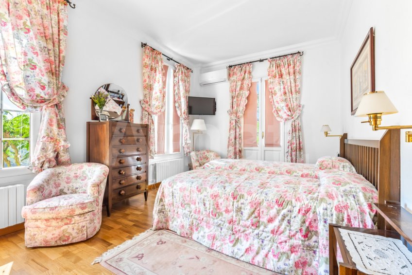 Exclusiva Villa con Masía más 3 viviendas y vistas panorámicas -68