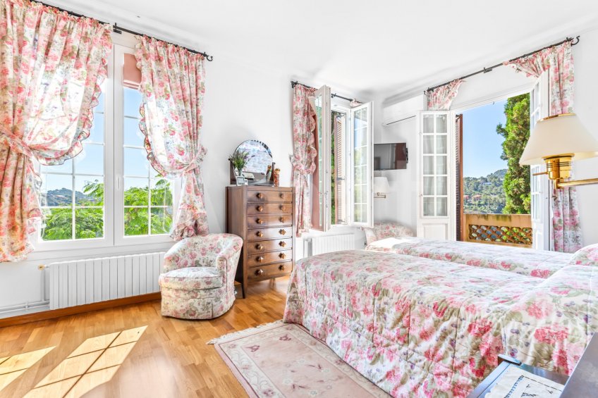 Exclusiva Villa con Masía más 3 viviendas y vistas panorámicas -69