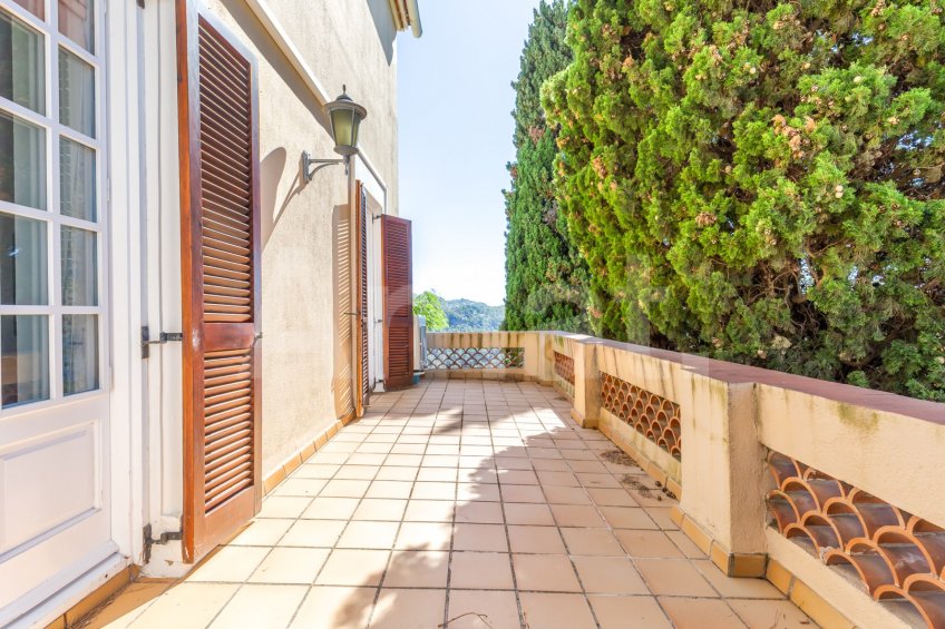 Exclusiva Villa con Masía más 3 viviendas y vistas panorámicas -70