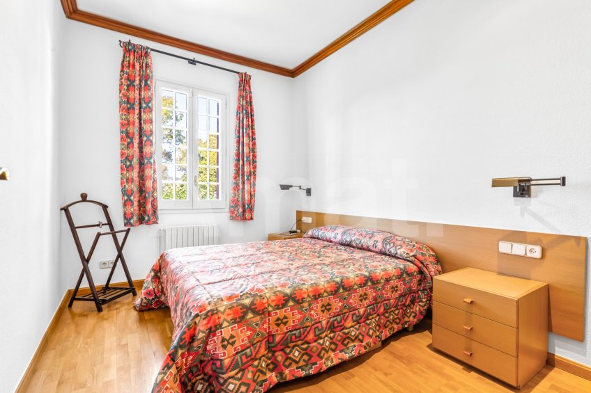 Exclusiva Villa con Masía más 3 viviendas y vistas panorámicas -73