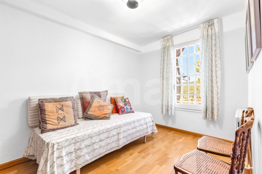 Exclusiva Villa con Masía más 3 viviendas y vistas panorámicas -76