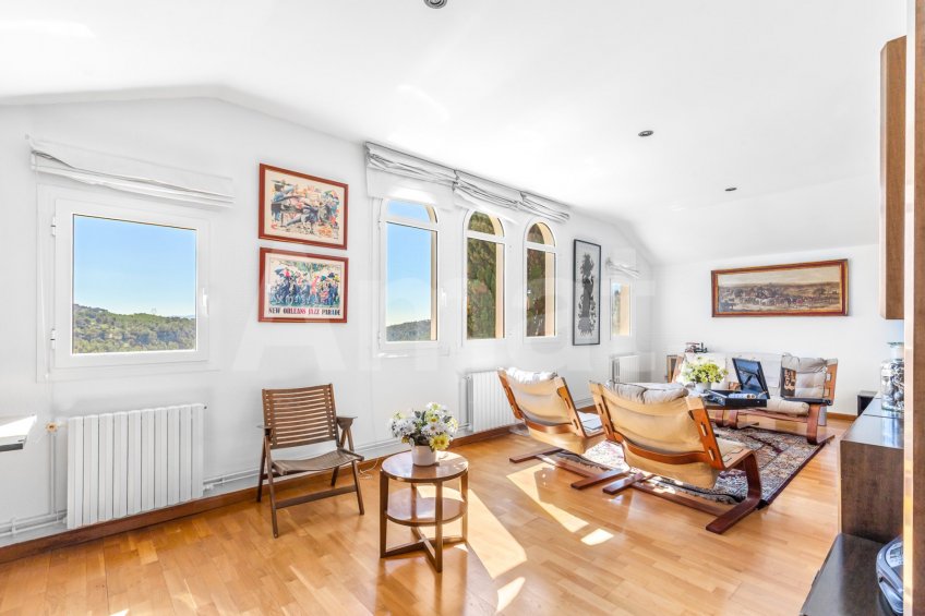 Exclusiva Villa con Masía más 3 viviendas y vistas panorámicas -77