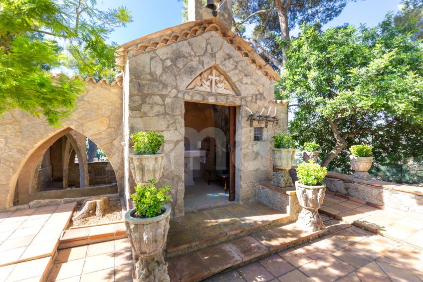 Exclusiva Villa con Masía más 3 viviendas y vistas panorámicas -87