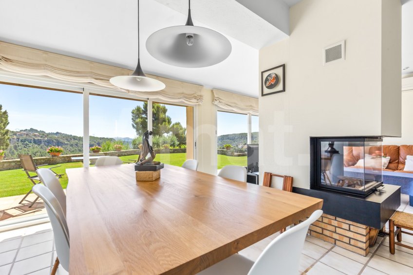 Exclusiva Villa con Masía más 3 viviendas y vistas panorámicas -91