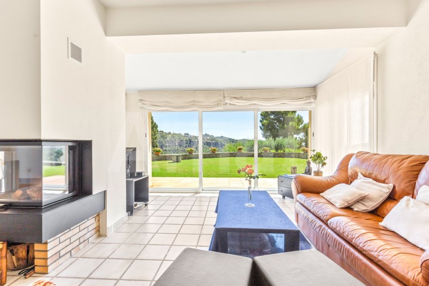 Exclusiva Villa con Masía más 3 viviendas y vistas panorámicas -92