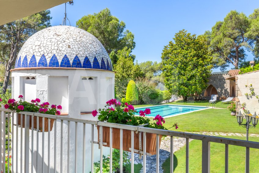 Exclusiva Villa con Masía más 3 viviendas y vistas panorámicas -97
