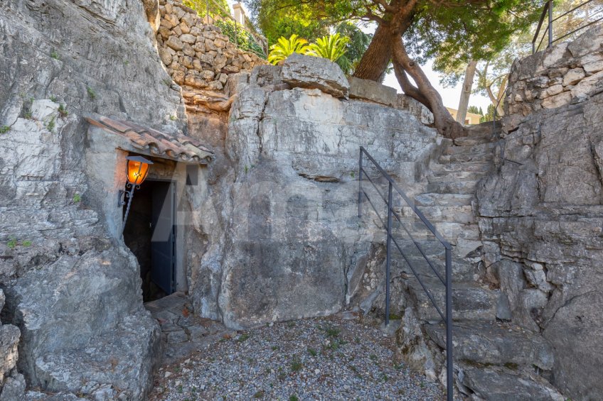 Exclusiva Villa con Masía más 3 viviendas y vistas panorámicas -98