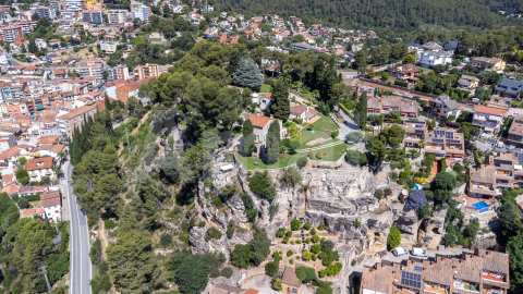 Exclusiva Villa con Masía más 3 viviendas y vistas panorámicas -10