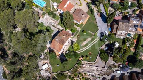 Exclusiva Villa con Masía más 3 viviendas y vistas panorámicas -101