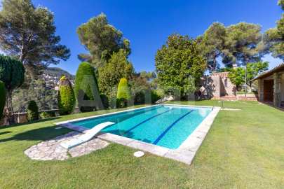 Exclusiva Villa con Masía más 3 viviendas y vistas panorámicas -104