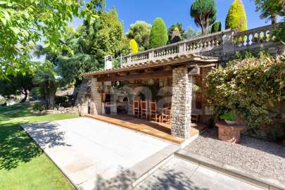 Exclusiva Villa con Masía más 3 viviendas y vistas panorámicas -112