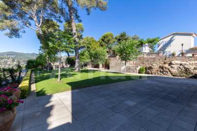 Exclusiva Villa con Masía más 3 viviendas y vistas panorámicas -117