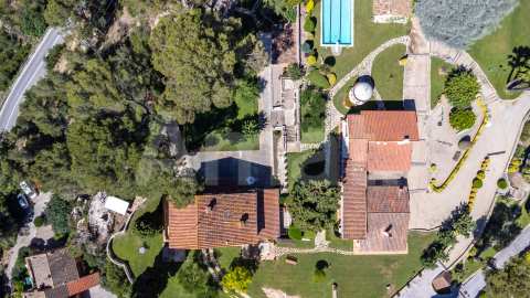 Exclusiva Villa con Masía más 3 viviendas y vistas panorámicas -13