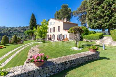 Exclusiva Villa con Masía más 3 viviendas y vistas panorámicas -14