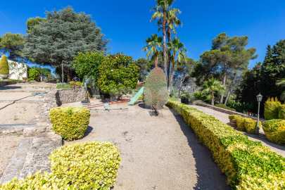 Exclusiva Villa con Masía más 3 viviendas y vistas panorámicas -17