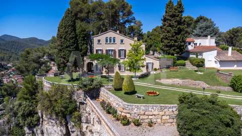 Exclusiva Villa con Masía más 3 viviendas y vistas panorámicas -21