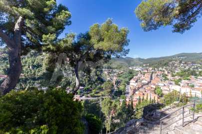 Exclusiva Villa con Masía más 3 viviendas y vistas panorámicas -22