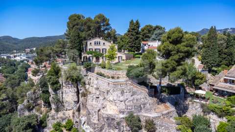 Exclusiva Villa con Masía más 3 viviendas y vistas panorámicas -23